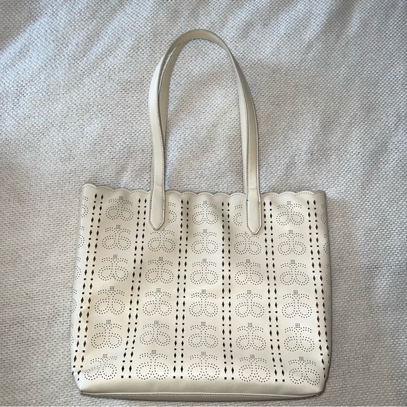 Arbonne off white faux leather tote - Picture 2 of 9